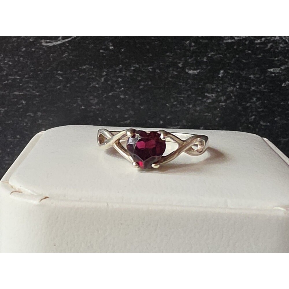 925 Sterling Silver Garnet Heart Shaped Ring, Size US 6.25 Vintage